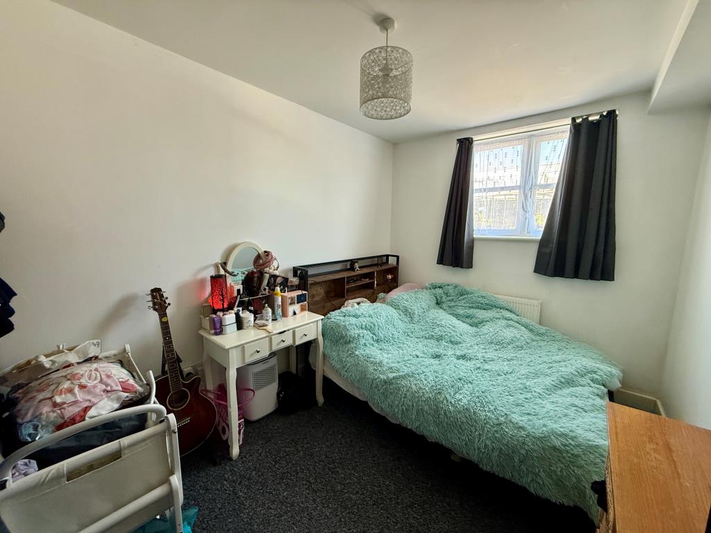 Lot: 85 - FREEHOLD BLOCK OF FLATS FOR INVESTMENT - Flat two bedroom one